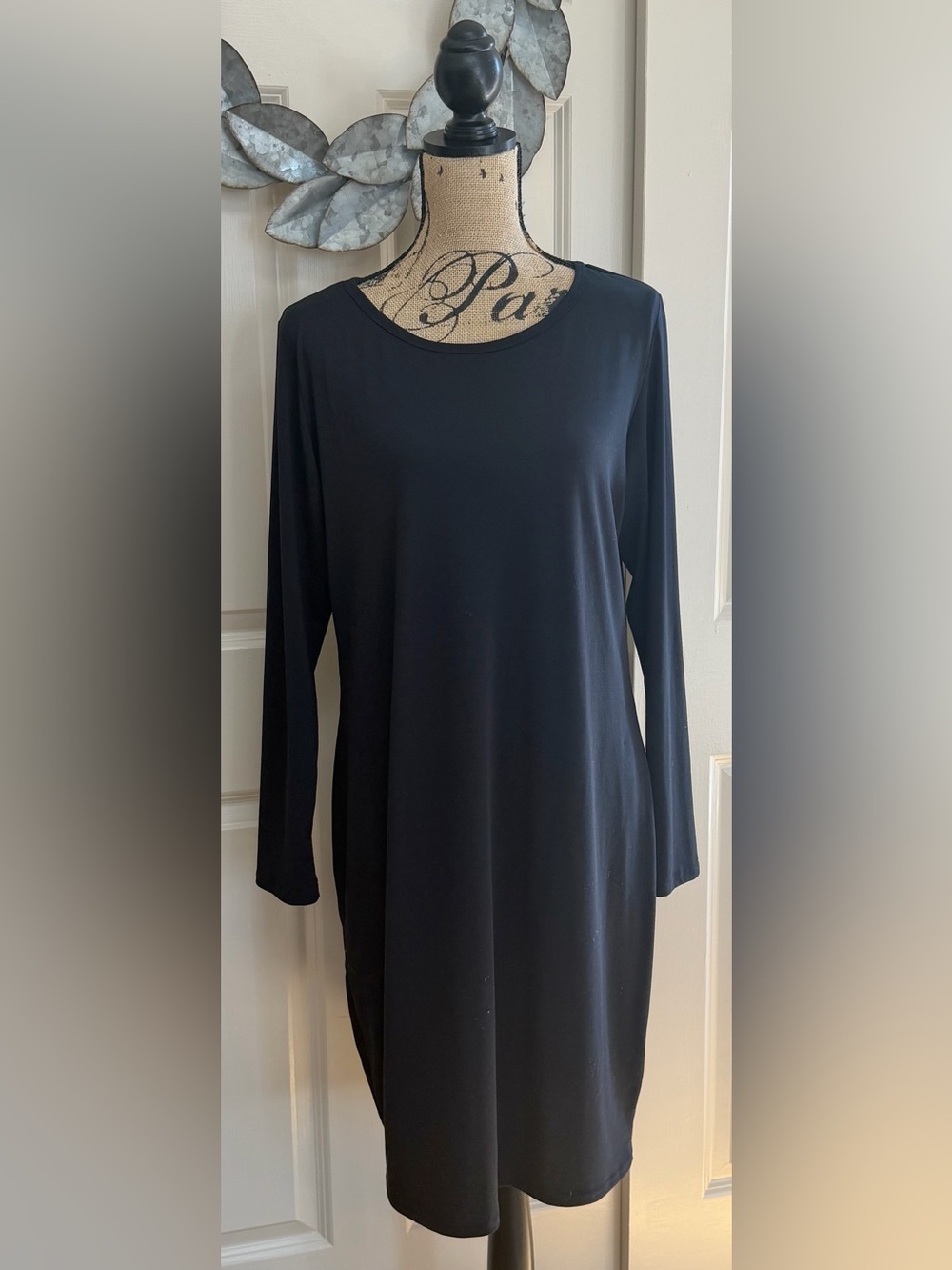 326: LuLaRoe Black Long Sleeve Scoop Neck Tunic Dress - 2XL
